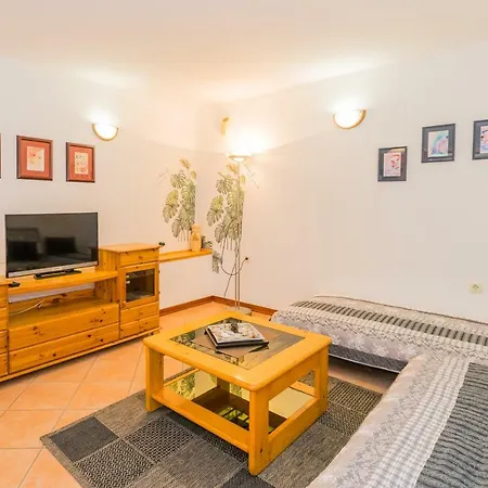 Apartment Affordable Bruno In Pula-good Location Pula