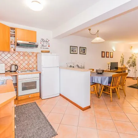 Affordable Bruno In Pula-good Location Apartment