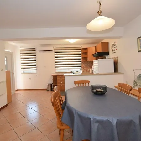 Affordable Bruno In Pula-good Location 아파트 풀라